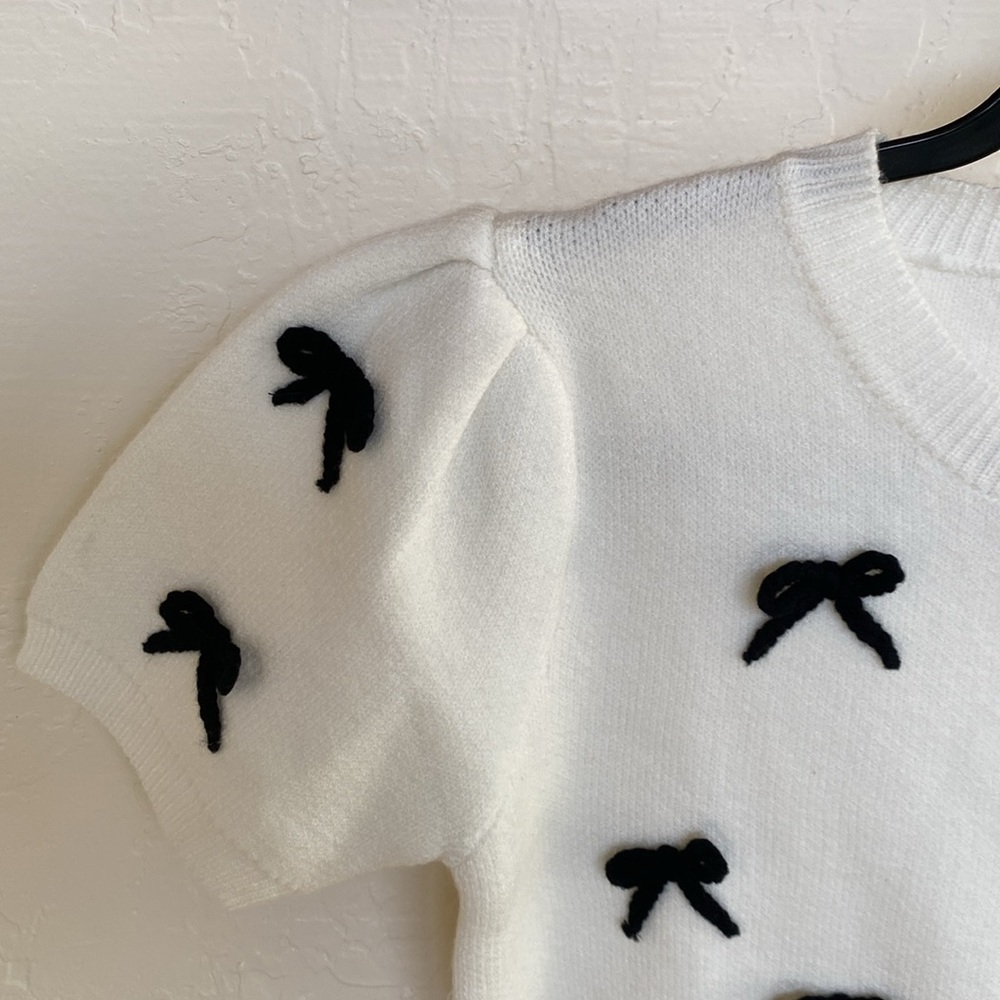 Threaded Leaf Coquette Knit Top 🎀 - Picture 3 of 4